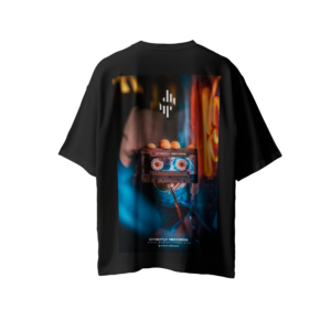 STRICTLY VINTAGE CAMISETA OVERSIZE