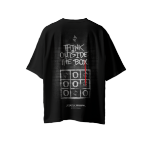 STRICTLY BE DIFFERENT CAMISETA OVERSIZE
